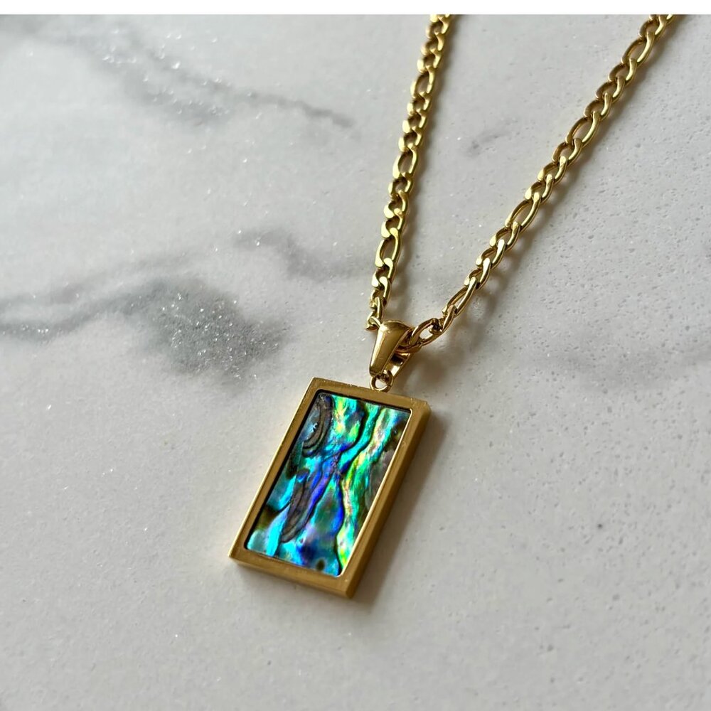 Shell Necklace Abalone Pendant Necklace Waterproof Gold Figaro Chain BEAUTIFUL